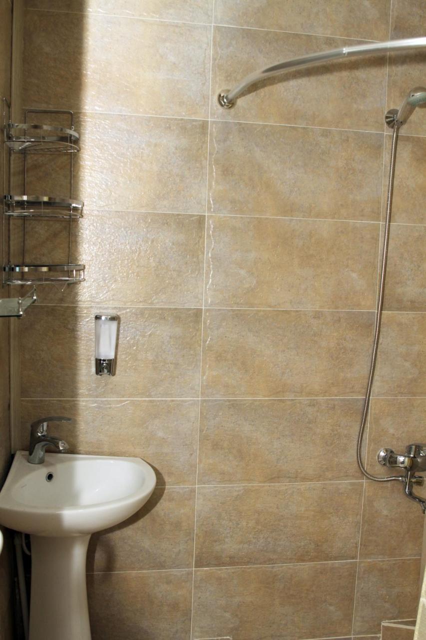 Georgian Hosts Tbilisi Hotell Exteriör bild