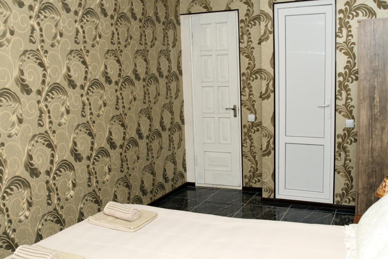 Georgian Hosts Tbilisi Hotell Exteriör bild